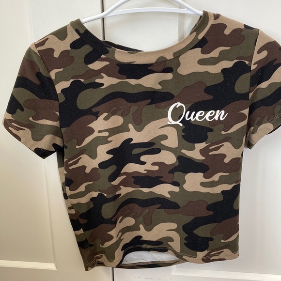 Camo “queen” crop top - Picture 1 of 3